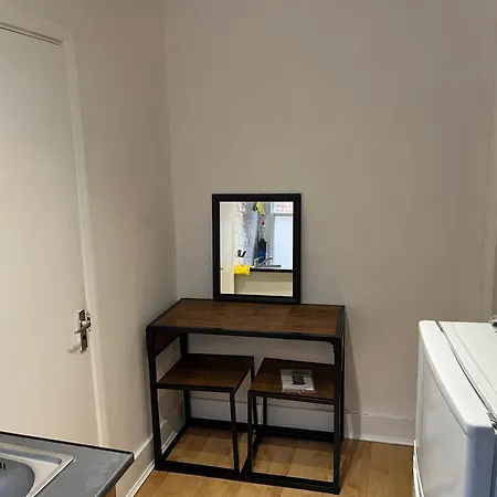 Minute From Near Windsor Castle Apartamento Exterior foto